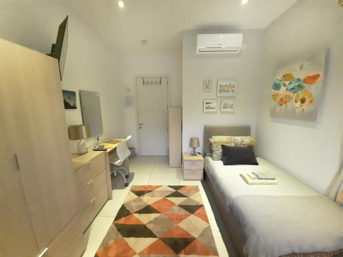 Cozy Rooms - Great Bus Connections - Free Parking 莫斯塔 外观 照片